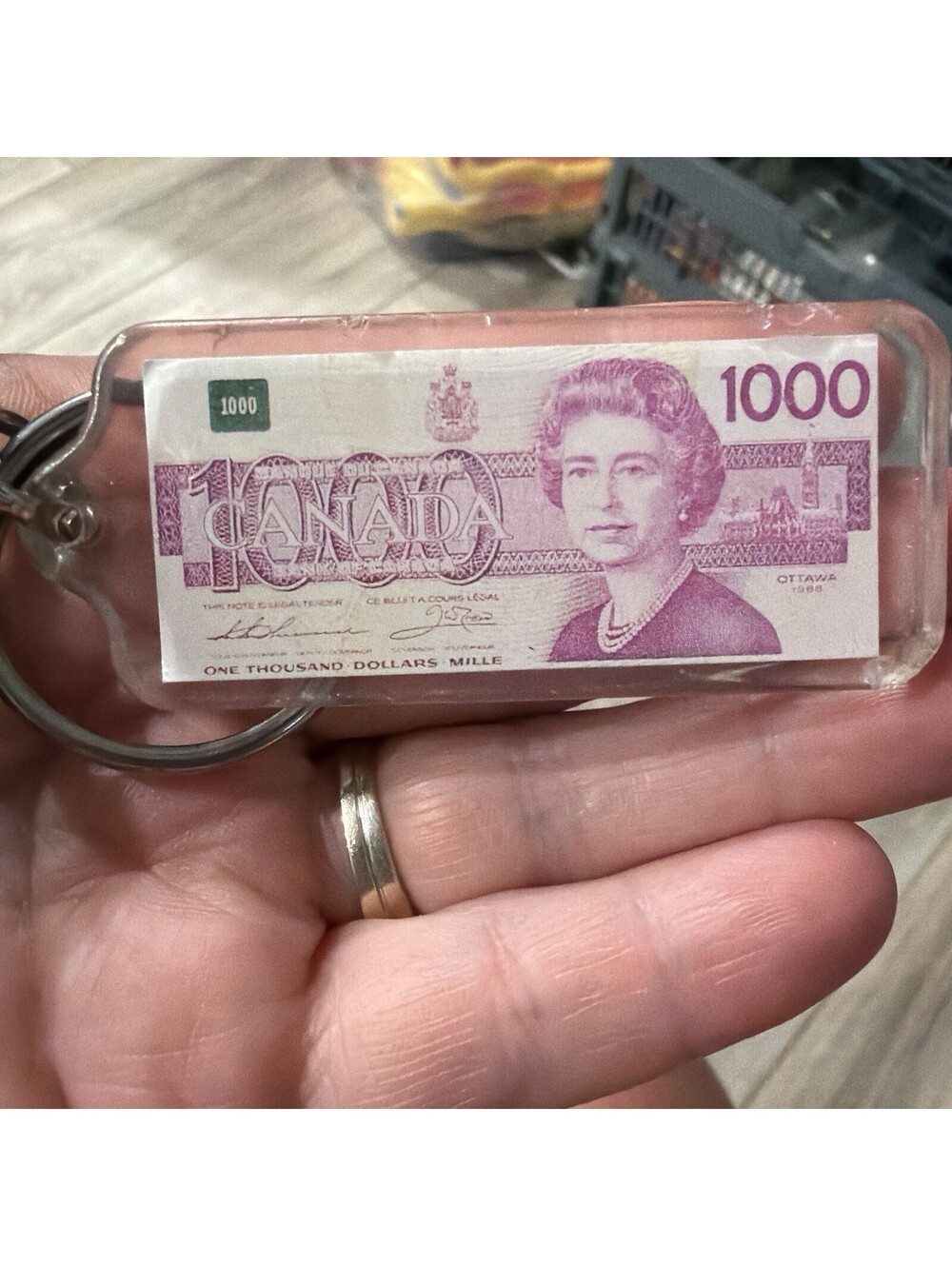 Vintage KEYCHAIN CANADA Queen Elizabeth 1000 Dollars  MILLE BIRDS 1888